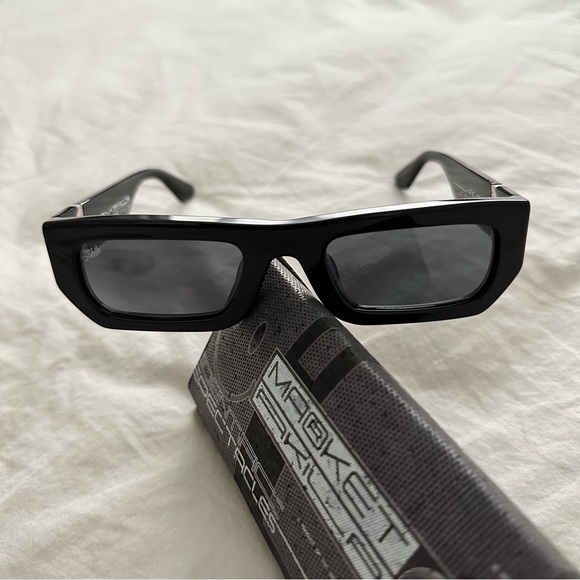 SMILEY® X MARKET SUNGLASSES - Picture 8 of 8